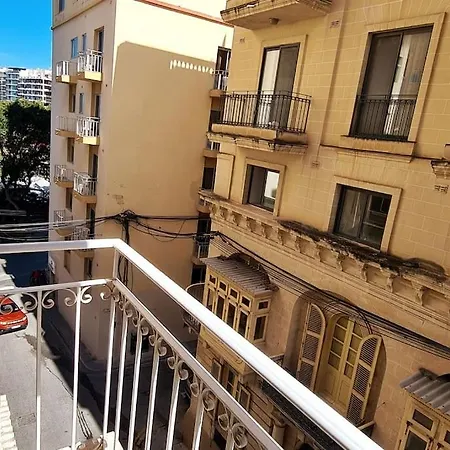 Cozy Inside.city & Beach Outside Daire Sliema