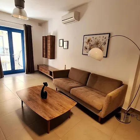 Cozy Inside.city & Beach Outside * Sliema