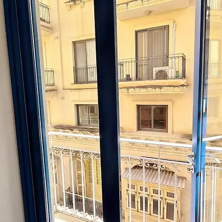 Cozy Inside.city & Beach Outside Lejlighed Sliema