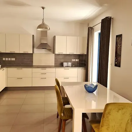 Cozy Inside.city & Beach Outside Lejlighed Sliema