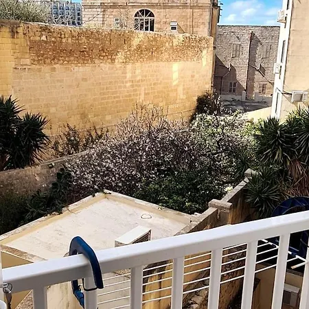 Cozy Inside.city & Beach Outside Sliema